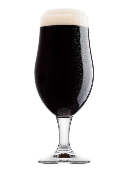 Kaltes Glas dunkles Bier mit Schaum und Tau — Stockfoto