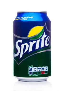 Londra, İngiltere - 01 Aralık 2017: Alüminyum olabilir işletim sistemi Sprite üzerinde beyaz. Sprite bir renksiz, limon kireç aromalı, kafeinsiz Coca-Cola şirketi tarafından oluşturulan meşrubat, olduğunu.