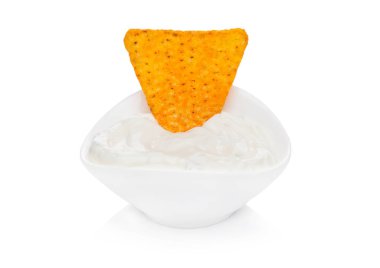 Cam kap ekşi krema sosu ve cips ile 