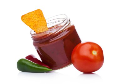 Cam kap acı biber salsa sosu cips ile