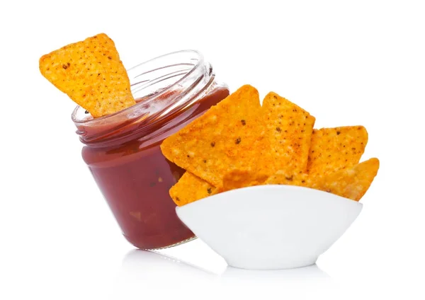 Recipiente de vidrio con salsa de pimiento picante nachos — Foto de Stock