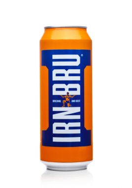 Londra, İngiltere - 01 Aralık 2017: Olabilir, Irn-Bru limonata soda içki beyaz. Barr, İskoçya, Birleşik Krallık tarafından üretilen