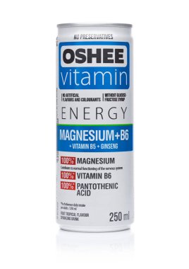 Londra, İngiltere-07 Aralık 2017: bir Oshee vitamini Soda içmek şişe beyaz. Polonya pazarında öncü Oshee şirketidir.