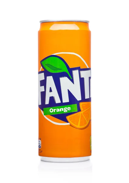 LONDRES, Reino Unido - 07 DE DICIEMBRE DE 2017: Fanta poco puede refrescar en blanco. Fanta es un popular refresco carbonatado con sabor a fruta creado por la compañía Coca-Cola. . —  Fotos de Stock