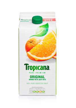 Londra, İngiltere-15 Aralık 2017: beyaz üzerine taze Tropicana portakal suyu aile bohça.