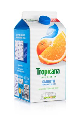 Londra, İngiltere-15 Aralık 2017: beyaz üzerine taze Tropicana portakal suyu aile bohça.