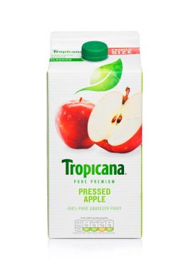 Londra, İngiltere-15 Aralık 2017: beyaz üzerine taze Tropicana elma suyu aile bohça.