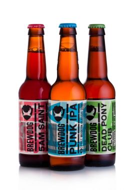 Londra, İngiltere - 15 Aralık 2017: Beyaz brewdog bira şişesi. Brewdog brewery 