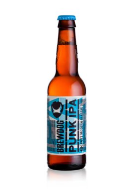 Londra, İngiltere - 15 Aralık 2017: Şişe Punk IPA post modern klasik, beyaz üzerine Brewdog bira.