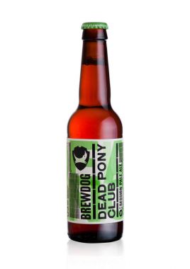 Londra, İngiltere - 15 Aralık 2017: Şişe, ölü Pony Club soluk ale, beyaz üzerine Brewdog brewery.