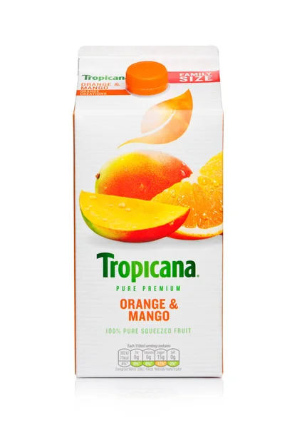 London, Verenigd Koninkrijk-15 December 2017: pak van de familie van vers Tropicana oranje & Mango SAP op wit. — Stockfoto