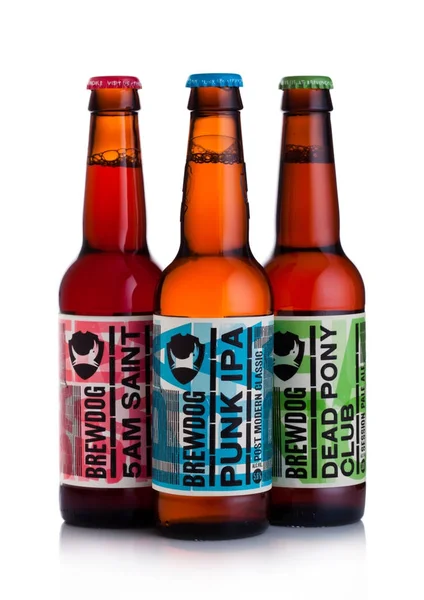 Londra, İngiltere - 15 Aralık 2017: Beyaz brewdog bira şişesi. Brewdog brewery 