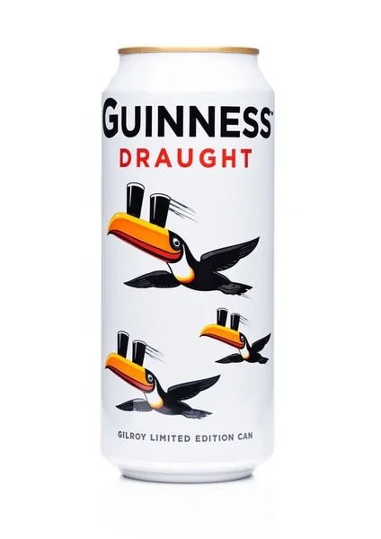 London, Storbritannien - 23 December 2017: Kan Alluminium Guinness djupgående limited edition öl på vitt. Guinness öl har producerats sedan 1759 i Dublin, Irland. — Stockfoto