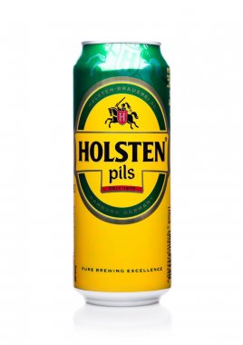 Londra, İngiltere - 02 Ocak 2018: Alüminyum Holsten pils bira beyaz olabilir. Ne şimdi Hamburg'un Altona-Nord içinde 1879 yılında kurulan şirket bira.