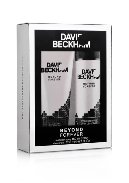 LONDRES, Reino Unido - ENERO 02, 2018: Caja de regalo de David Beckham Beyond Forever perfume engastado en blanco . — Foto de Stock