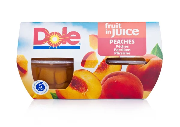 London, uk - januar 02, 2018: packungen dole fruit in juice in einzelnen bechern auf weiß. — Stockfoto