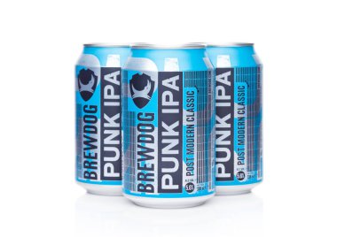 Londra, İngiltere - 02 Ocak 2018: Alüminyum kutu Brewdog Punk IPA bira post modern klasik, beyaz üzerine Brewdog brewery.