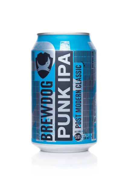 LONDRES, Reino Unido - JANEIRO 02, 2018: lata de alumínio de cerveja Brewdog Punk Ipa pós clássico moderno, da cervejaria Brewdog em branco . — Fotografia de Stock