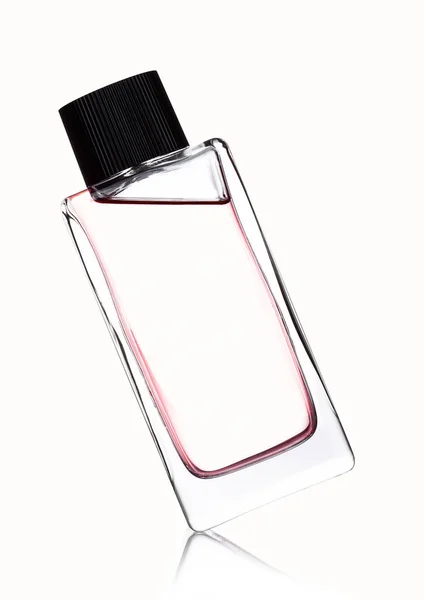 Lyxiga rosa flytande parfymflaska på vit — Stockfoto
