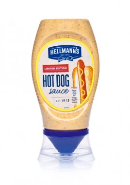 Londra, İngiltere - 02 Ocak 2018: Hellman'ın hardal sosis sosu beyaz plastik konteyner.