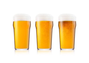 Köpük ve çiğ lager bira soğuk gözlük