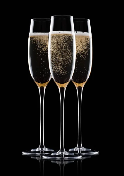 Elegant glasses of yellow champagne with bubbles — Stock Photo, Image