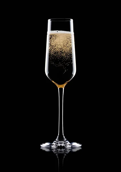 Elegant glas gula Champagne med bubblor — Stockfoto