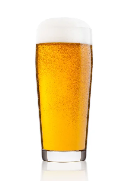 Bicchiere freddo di birra lager ale con schiuma e rugiada — Foto Stock