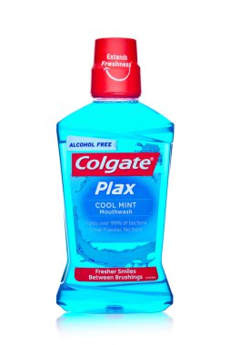 Londra, İngiltere - 10 Ocak 2018: Şişe Colgate plus gargara beyaz