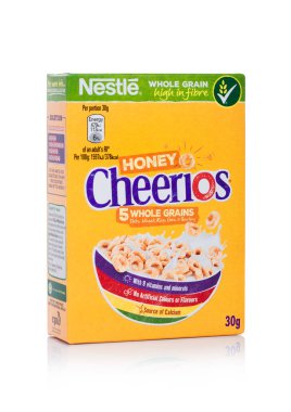 Londra, İngiltere - 10 Ocak 2018: Cheerios paketi tam tahıl beyaz günü kahvaltıda ceral. Nestle ürün