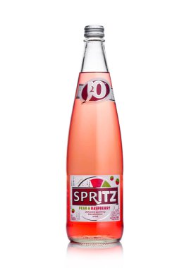 Londra, İngiltere - 10 Ocak 2018: Şişe, J2o Spritz pembe soda limonata beyaz
