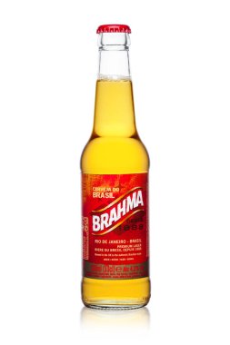 Londra, İngiltere - 10 Ocak 2018: Soğuk beyaz Brahma Brezilyalı bira şişe. 1888 yılında kurulmuştur.