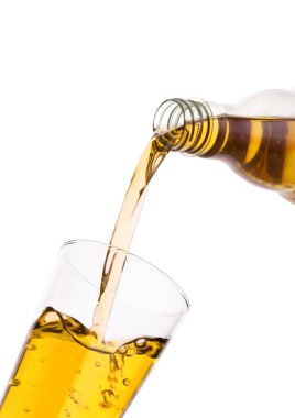 Dökme cam şişe taze elma suyu 