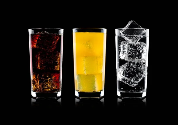 杯可乐、橙汽水和柠檬水 — 图库照片