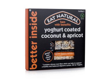 Londra, İngiltere - 24 Ocak 2018: Pack, yemek doğal gluten bar yararları üzerinde beyaz ile.