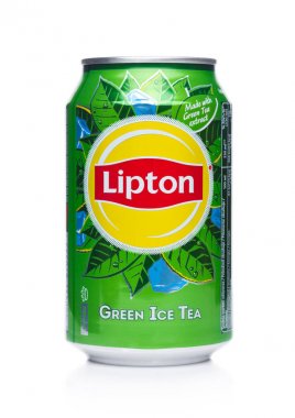 Londra, İngiltere - 24 Ocak 2018: Alüminyum kutu Lipton yeşil buz çay beyaz
