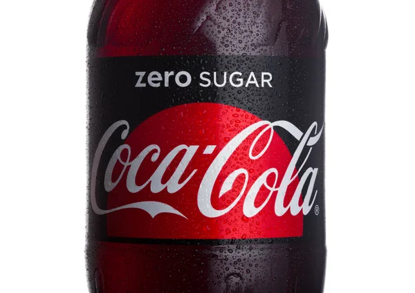 LONDON, Reino Unido - JANEIRO 24, 2018: Rótulo de garrafa de Zero Coca-Cola sobre branco. A Coca-Cola é um dos produtos de soda mais populares do mundo . — Fotografia de Stock