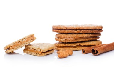 Sağlıklı bio kahvaltı tahıl bisküvi bademli