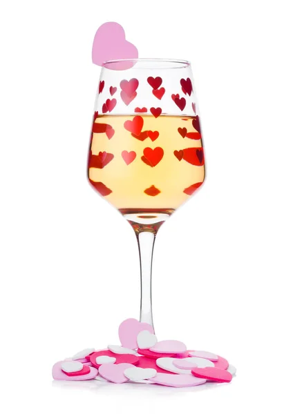 Copa de vino blanco con forma de corazón rojo y rosa — Foto de Stock