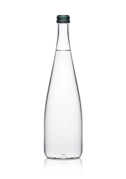 Glasflasche mit gesundem klarem stillem Wasser — Stockfoto