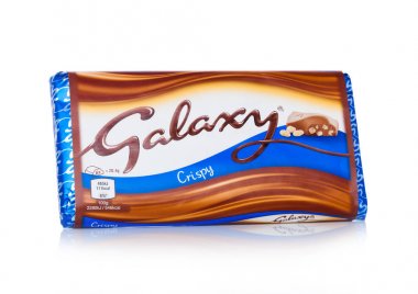 Londra, İngiltere - 02 Şubat 2018: Galaxy çukulata woth petek net beyaz çikolata açılmamış bir. Mars tarafından üretilen