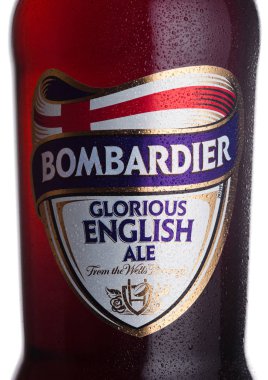 Londra, İngiltere - 02 Şubat 2018: Şişe etiket Bombardier şanlı İngiliz bira bira beyaz.