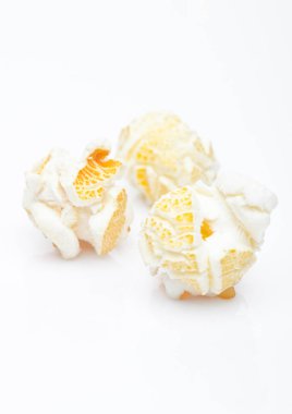 Beyaz üzerine taze sarı mısır makro