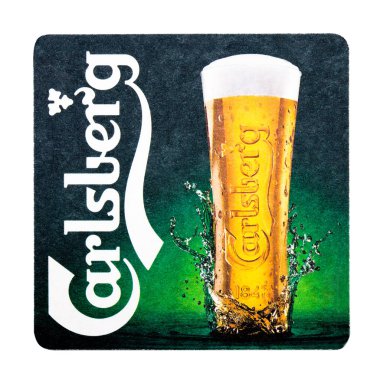 Londra, İngiltere - 04 Şubat 2018: beyaz izole Carlsberg bira beermat bardak altlığı.
