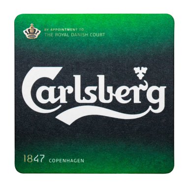 Londra, İngiltere - 04 Şubat 2018: beyaz izole Carlsberg bira beermat bardak altlığı.