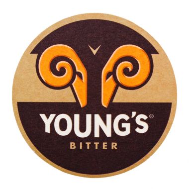 Londra, İngiltere - 04 Şubat 2018: beyaz izole Young'ın acı bira beermat coaster.