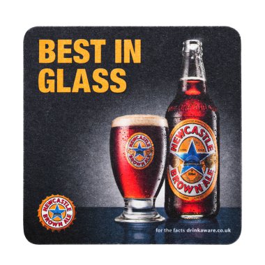 Londra, İngiltere - 04 Şubat 2018: beyaz izole Newcastle kahverengi ale orijinal beermat coaster.