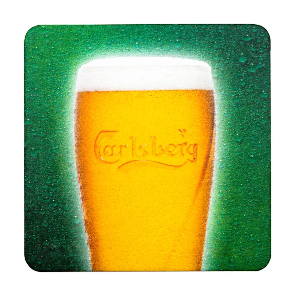 Londýn, Uk - 04 února 2018: Carlsberg Beer pivní tácek dráha izolované na bílém. — Stock fotografie
