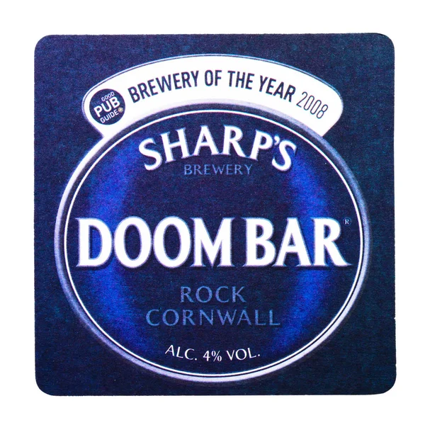 LONDRES, Reino Unido - FEVEREIRO 04, 2018: Sharp 's Brewery Doom Bar beermat coaster isolado em branco . — Fotografia de Stock