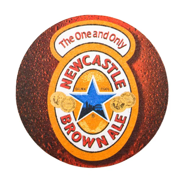 LONDRES, Reino Unido - FEVEREIRO 04, 2018: Newcastle brown ale original beermat coaster isolado em branco . — Fotografia de Stock